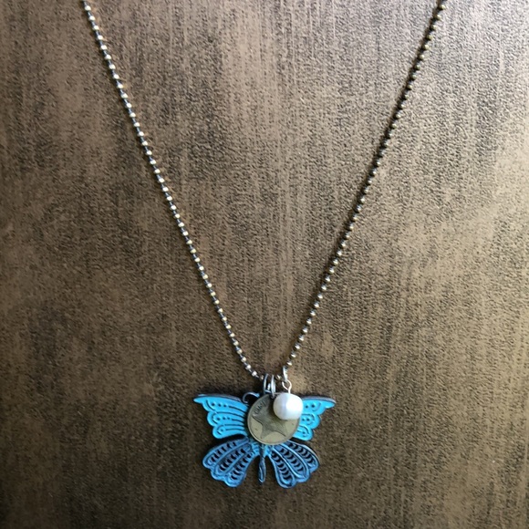 Butterfly, pearl, & coin necklace on brass chain - Picture 2 of 7